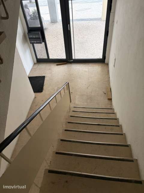 Escritório de 172m² em Barreiro com localização privilegiada - Grande imagem: 4/28