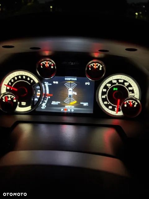 Dodge RAM 1500 5.7 4x4 - 25