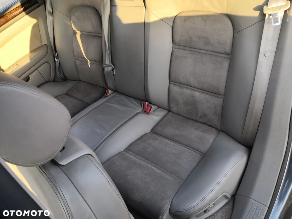 Audi A8 4.2 Quattro - 27