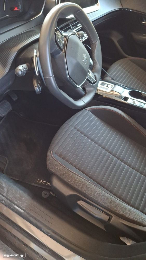 Peugeot 208 1.2 PureTech Allure EAT8 - 5