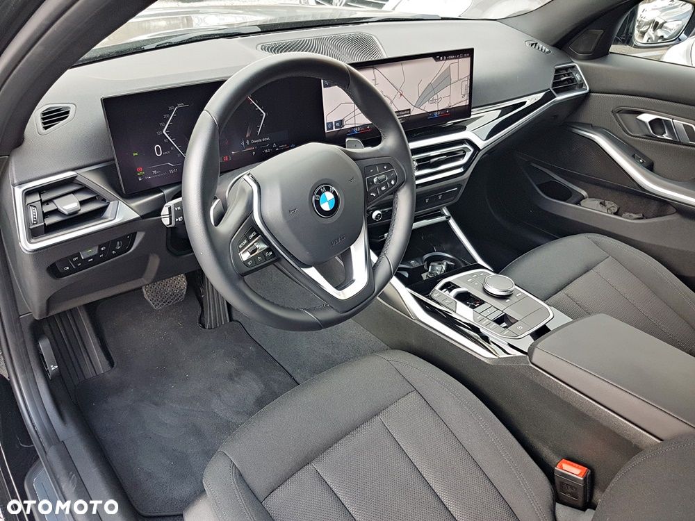 BMW Seria 3 330d xDrive mHEV - 12
