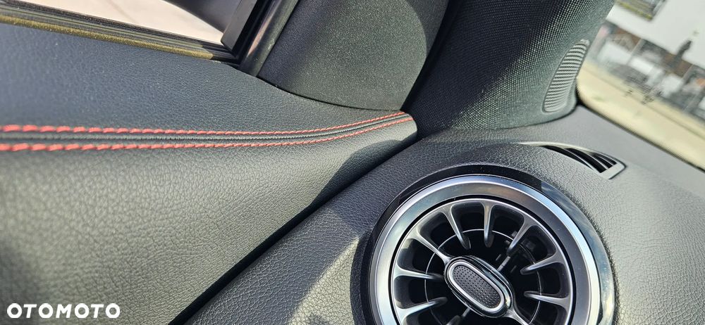 Mercedes-Benz GLA 200 AMG Line - 39