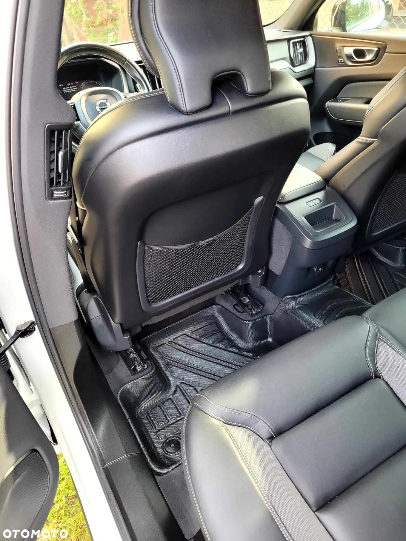 Volvo XC 60 T4 R-Design - 17