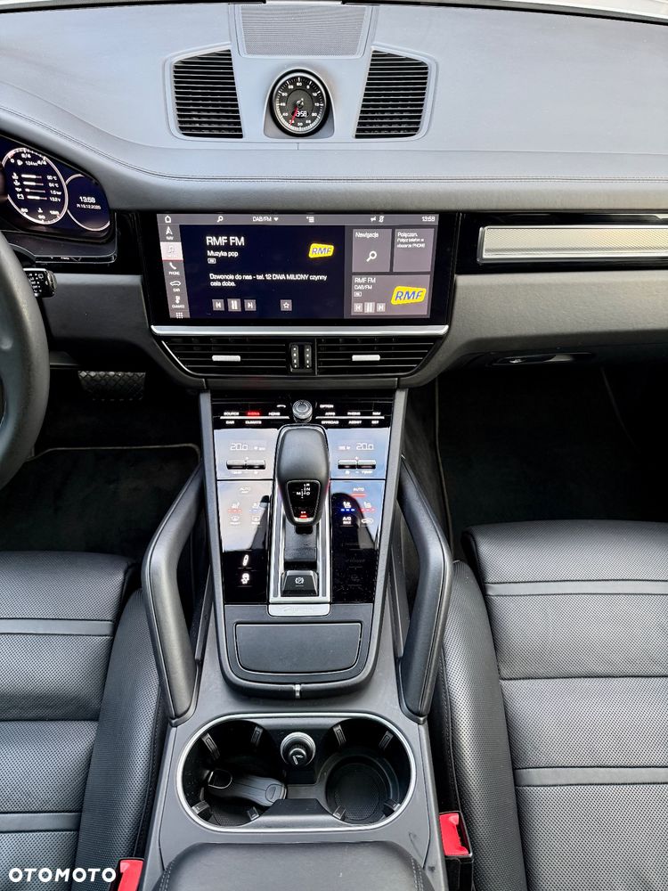 Porsche Cayenne Platinum Edition - 16