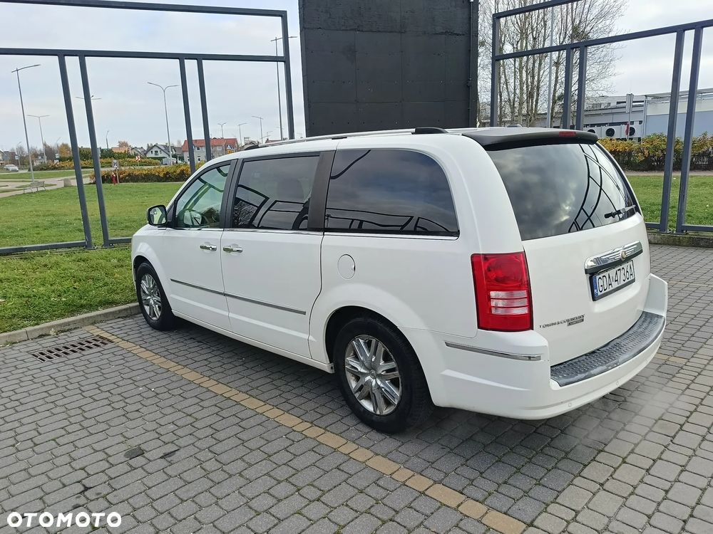 Chrysler Town & Country 4.0 Limited - 8