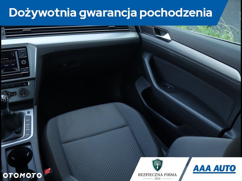 Volkswagen Passat - 9