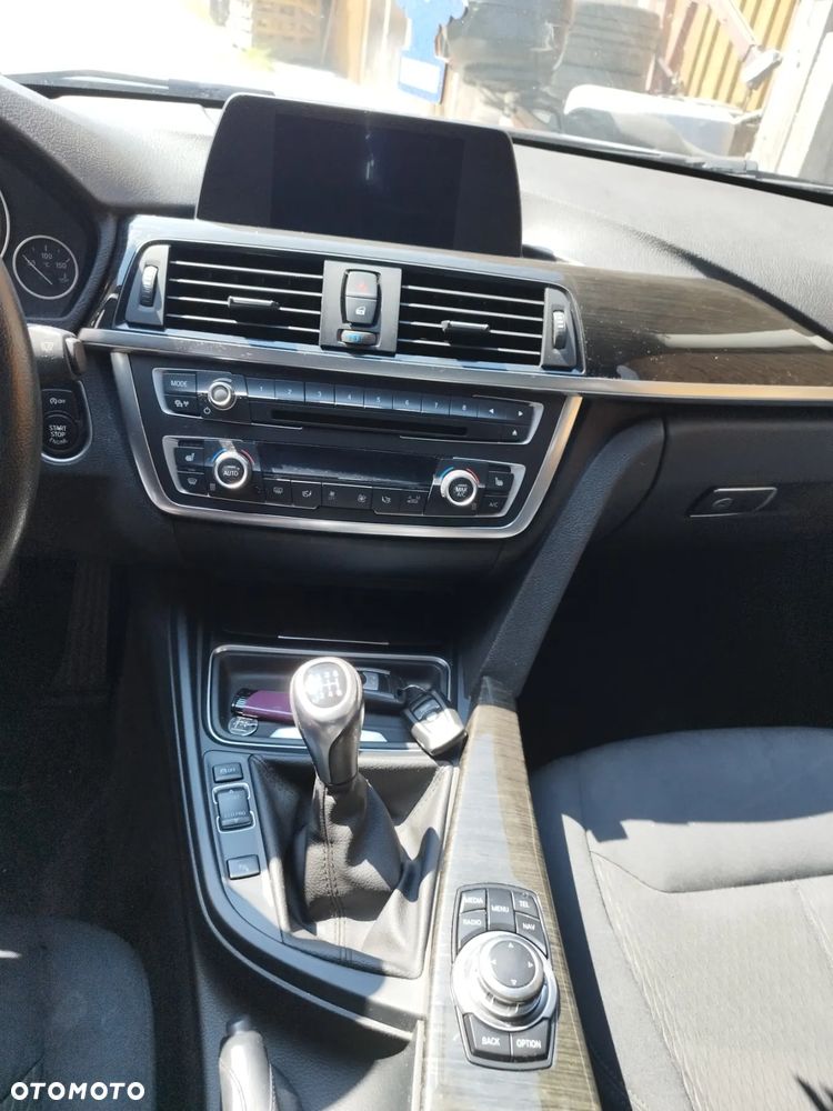 BMW Seria 3 318d Luxury Line - 8