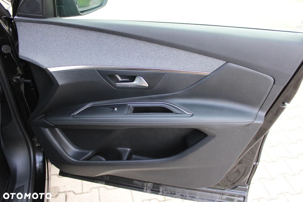 Peugeot 3008 1.2 PureTech Allure S&S - 24