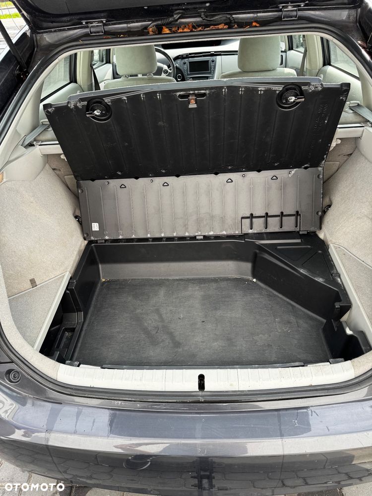 Toyota Prius 1.8 HSD Sol - 11