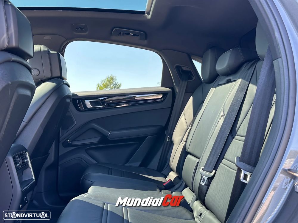 Porsche Cayenne Coupé E-Hybrid - 35