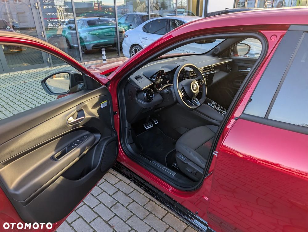 Alfa Romeo Junior 1.2 mHEV Ibrida Q4 eDCT - 7