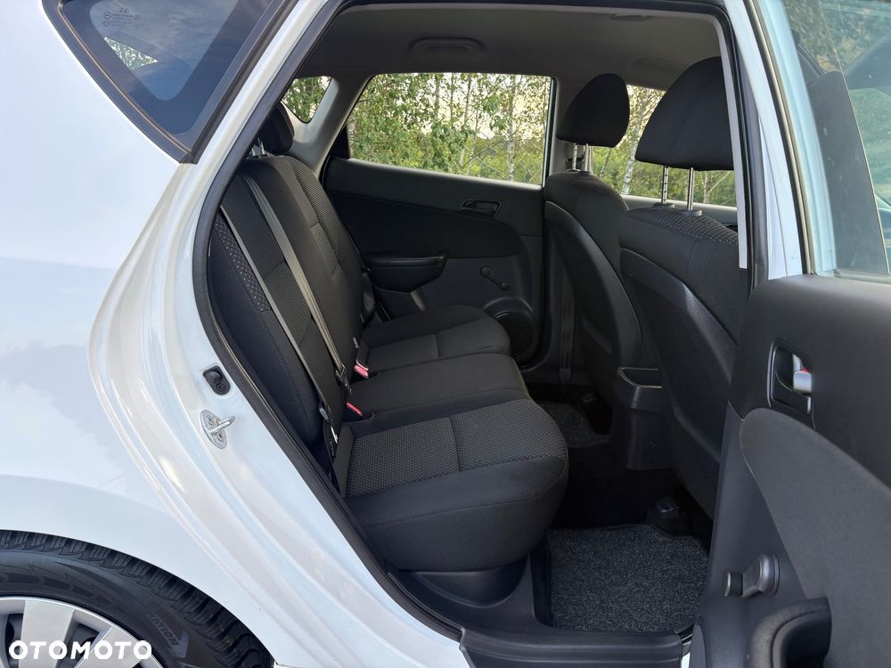 Hyundai i30 1.4 Base + - 34