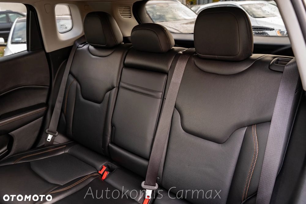 Jeep Compass - 24