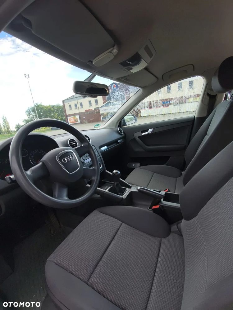 Audi A3 ver-1-6-fsi-attraction - 12