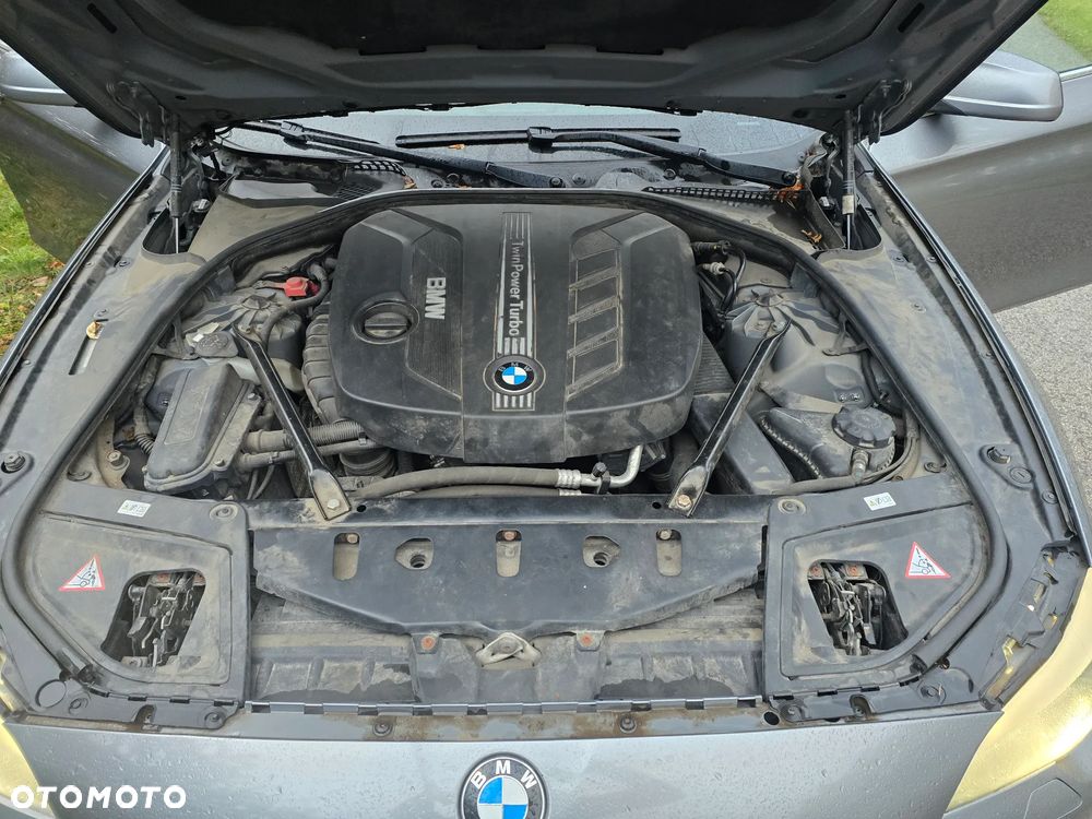 BMW Seria 5 525d xDrive Sport-Aut - 32