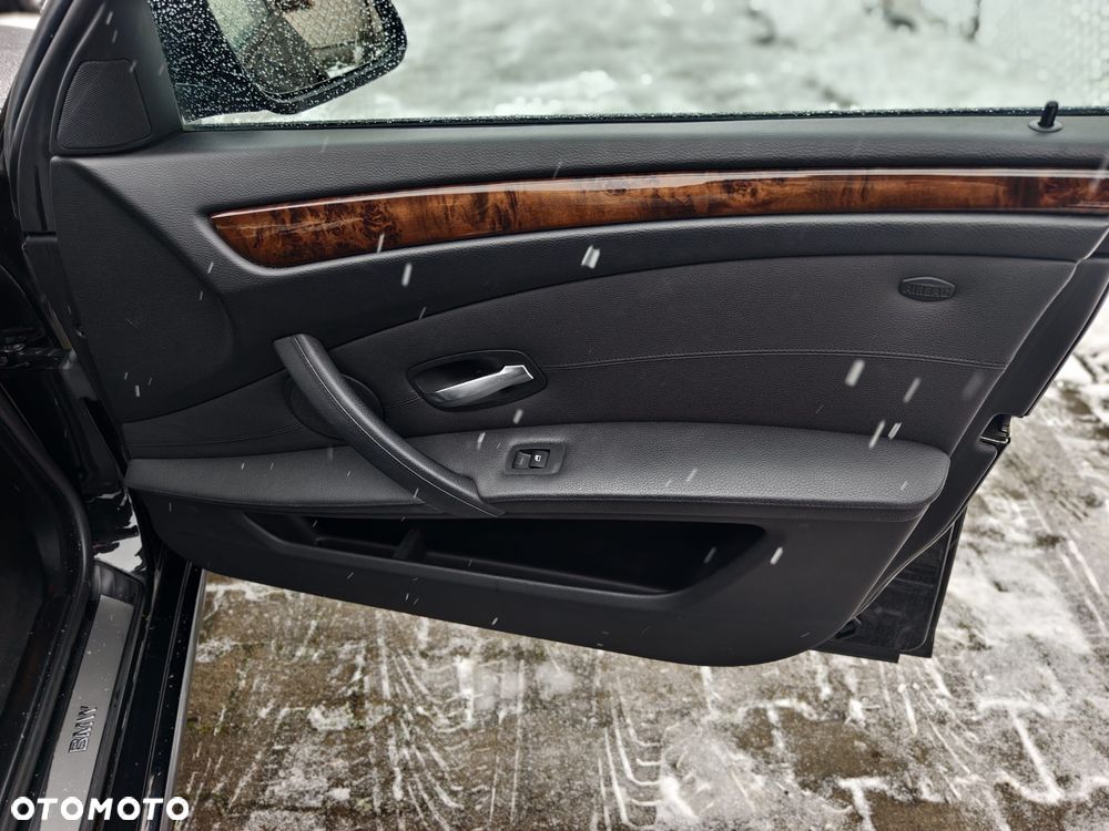 BMW Seria 5 530d - 24