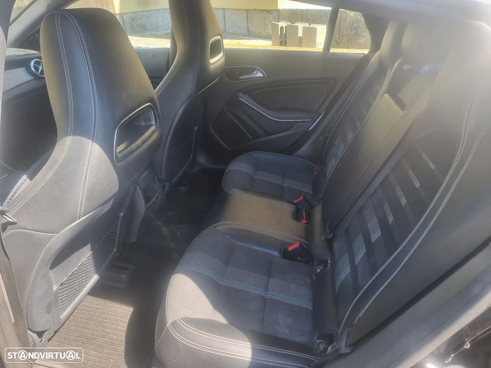 Mercedes-Benz CLA 200 d 4Matic 7G-DCT Urban - 4