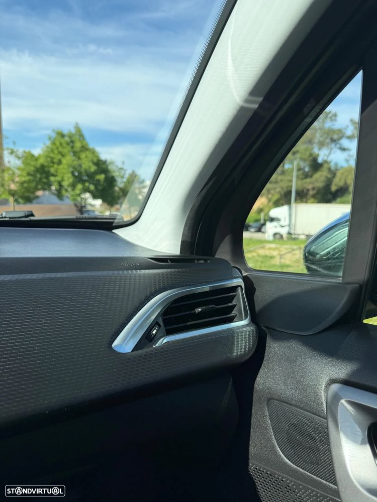 Peugeot 2008 1.2 PureTech Style - 12