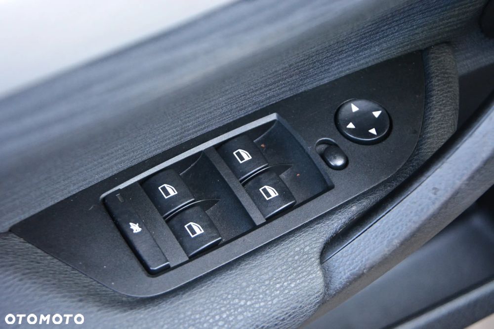 BMW X1 sDrive18d xLine - 34