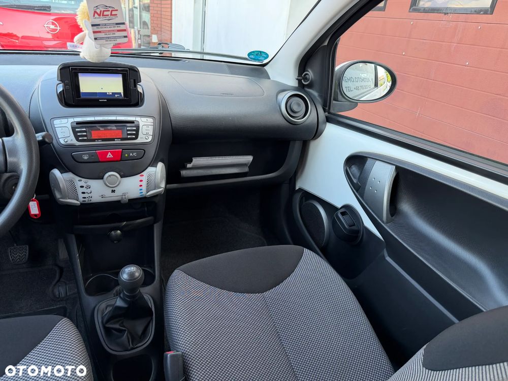 Toyota Aygo 1.0 VVT-i Sol EU5 - 19