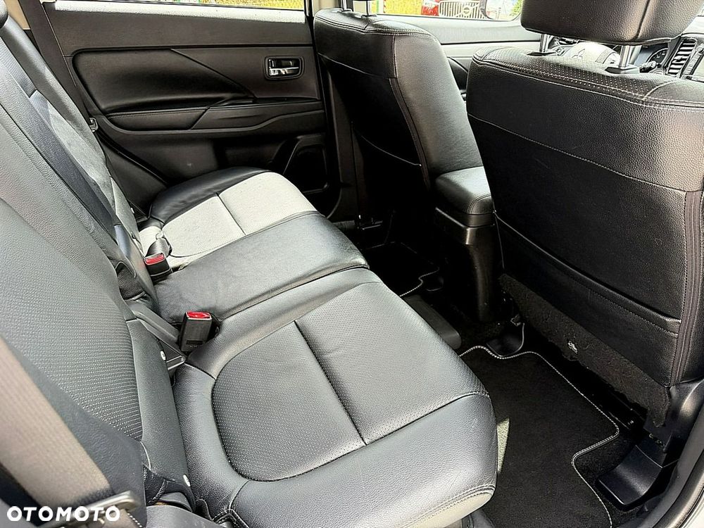 Mitsubishi Outlander - 11