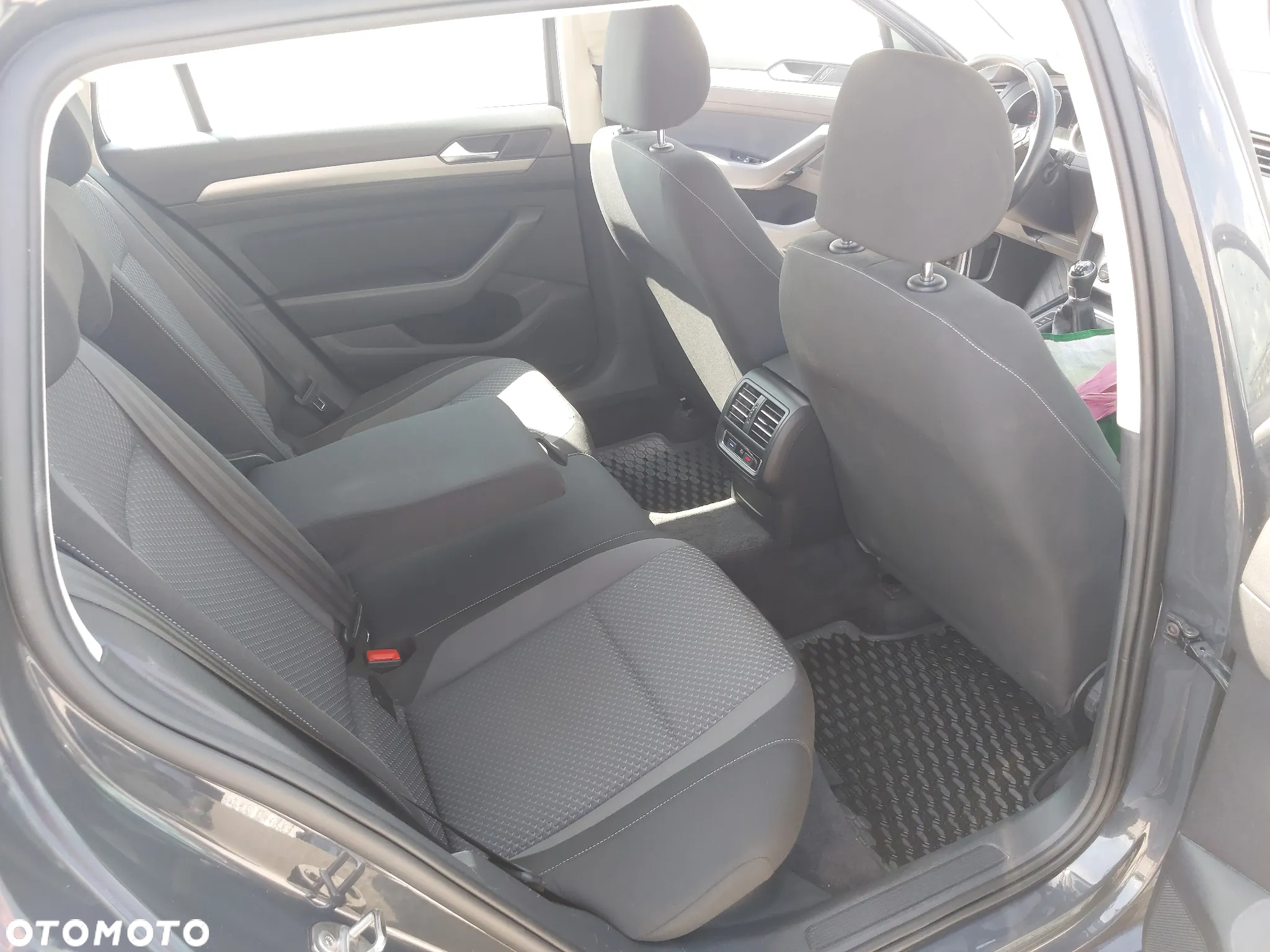 Volkswagen Passat 1.6 TDI BMT Trendline - 10