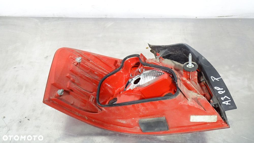 LAMPA PRAWA TYLNA AUDI A3 8P - 8