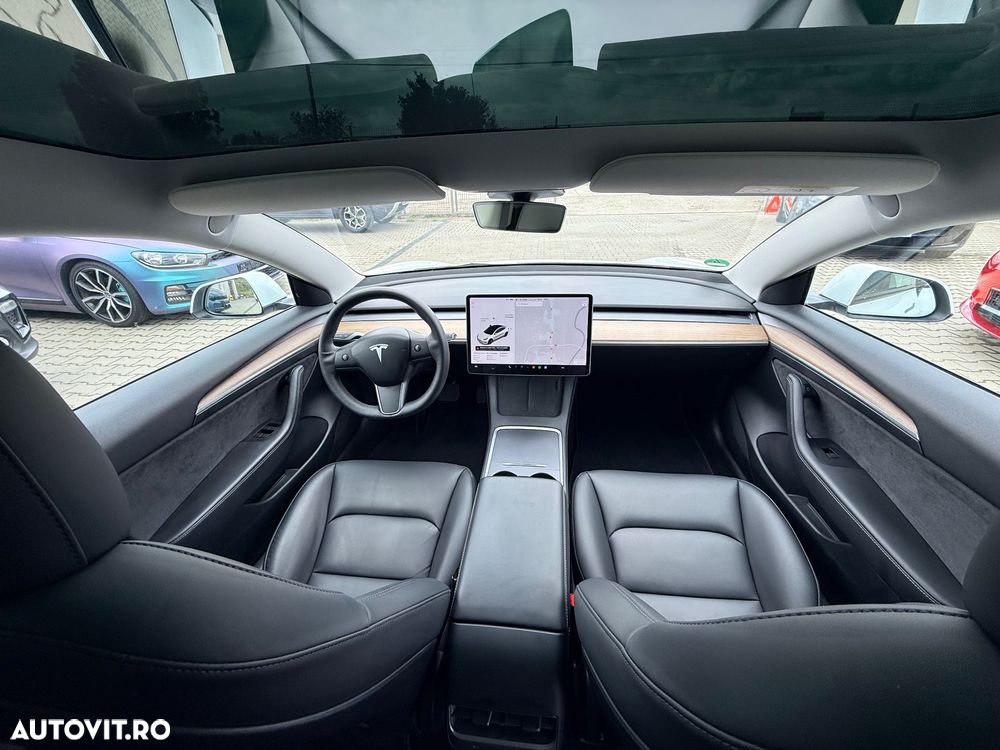 Tesla Model 3 - 8