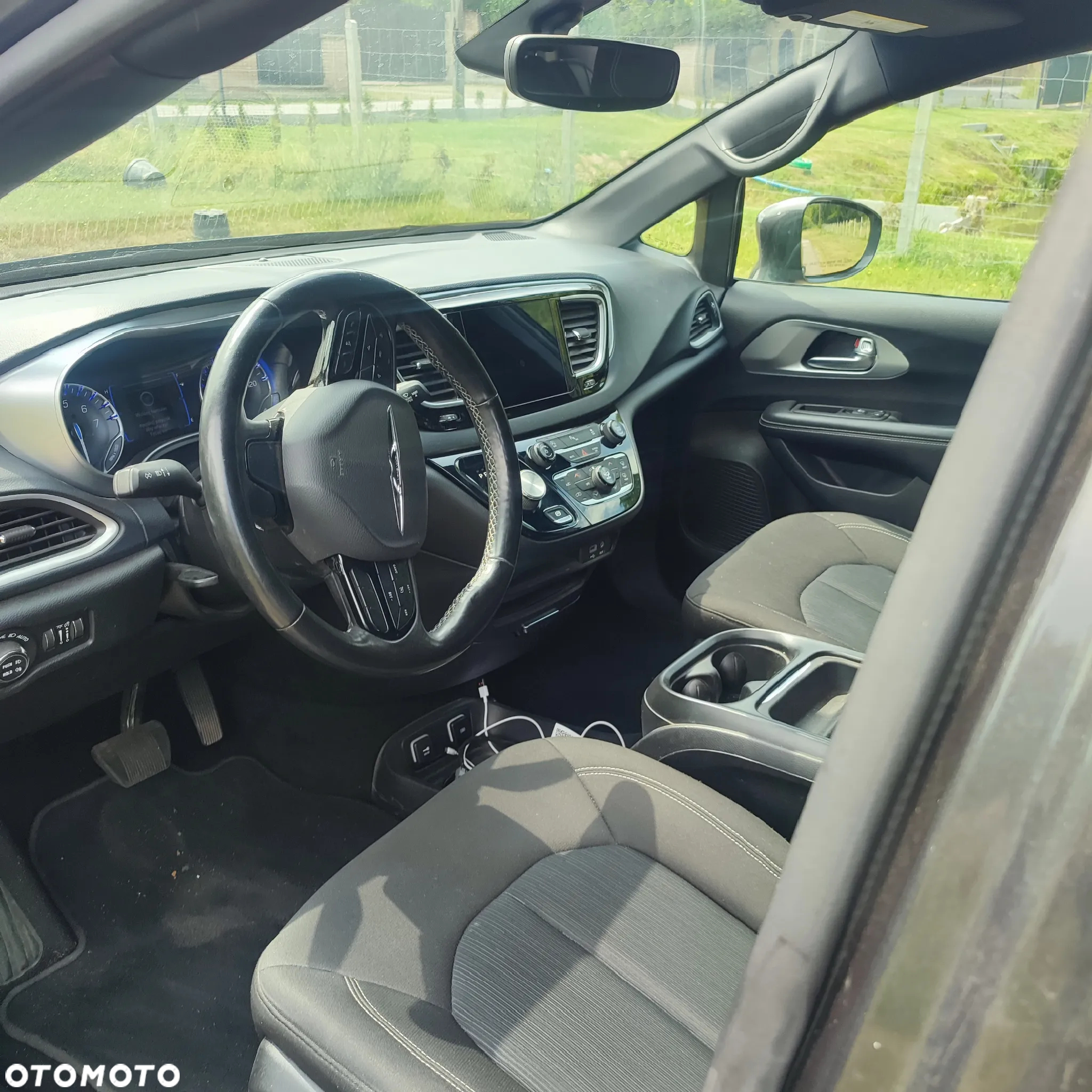 Chrysler Pacifica - 4
