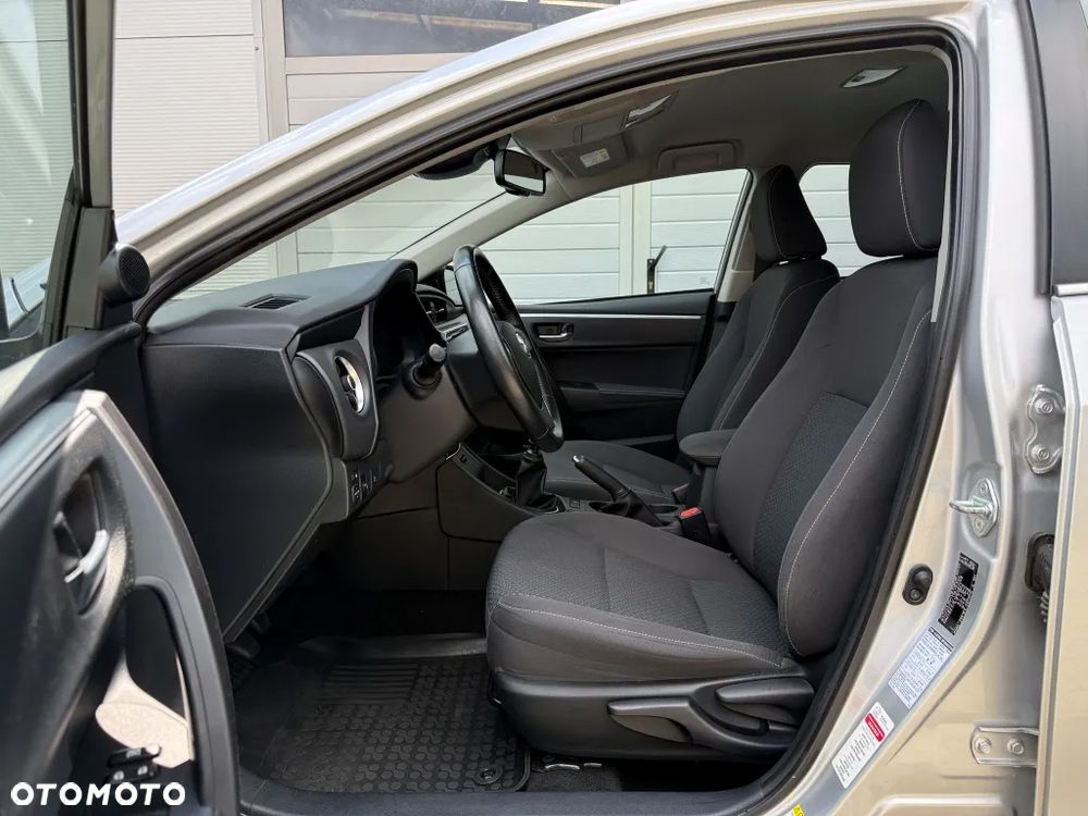 Toyota Corolla 1.6 Classic Plus - 8