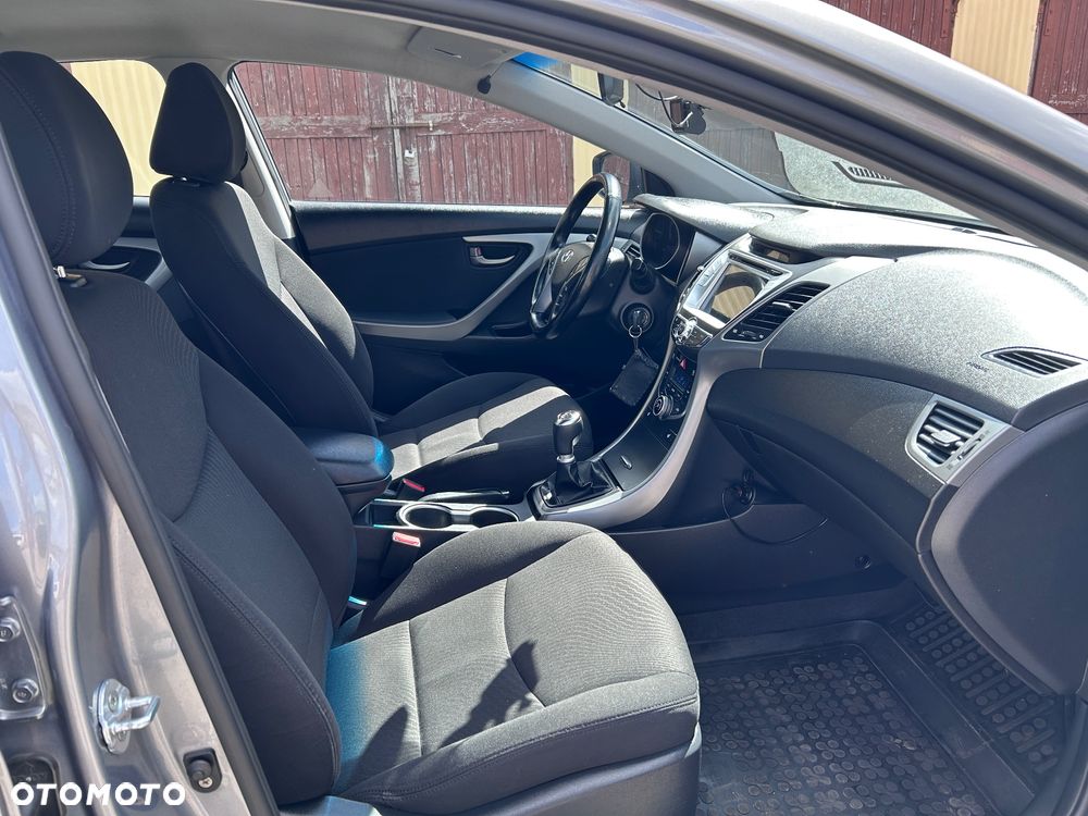 Hyundai Elantra 1.6 Style - 17