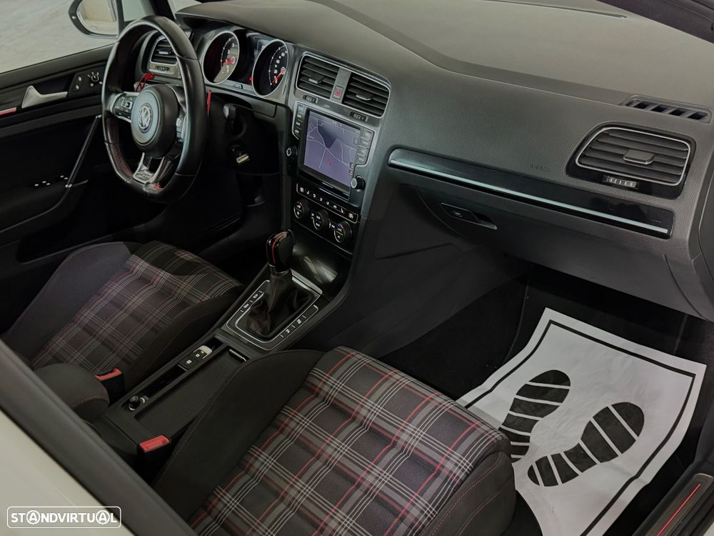 VW Golf GTI Performance BlueMotion DSG - 13