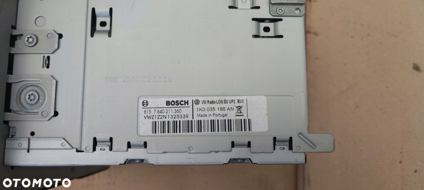 VW CADDY III LIFT 10-15r. RADIO FABRYCZNE CD  KOD - 4