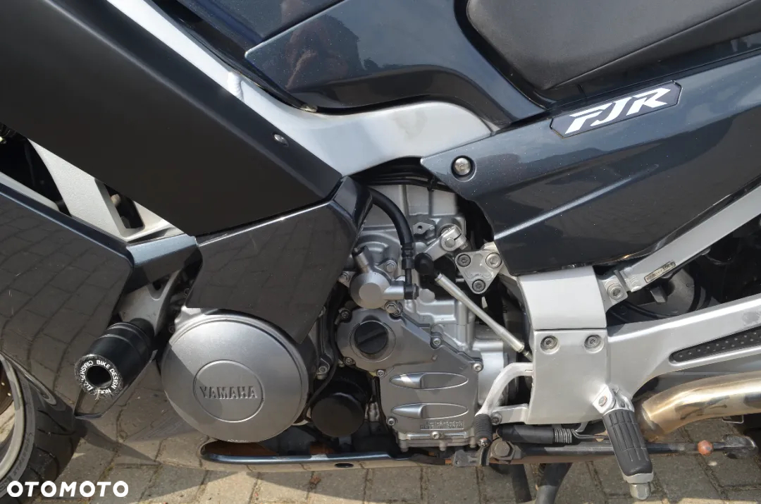 Yamaha FJR - 16