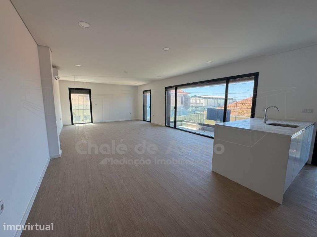 Apartamento T3 com 2 Lugares de Estacionamento em Esgueira | Aveiro - Grande imagem: 4/24