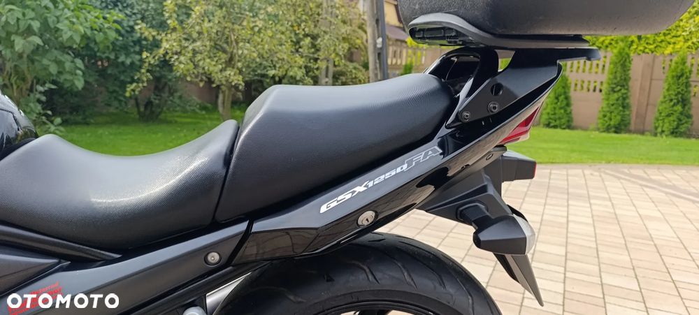 Suzuki GSX - 37