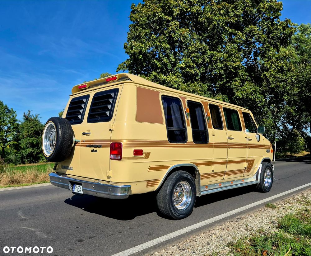 Chevrolet Chevy Van - 2