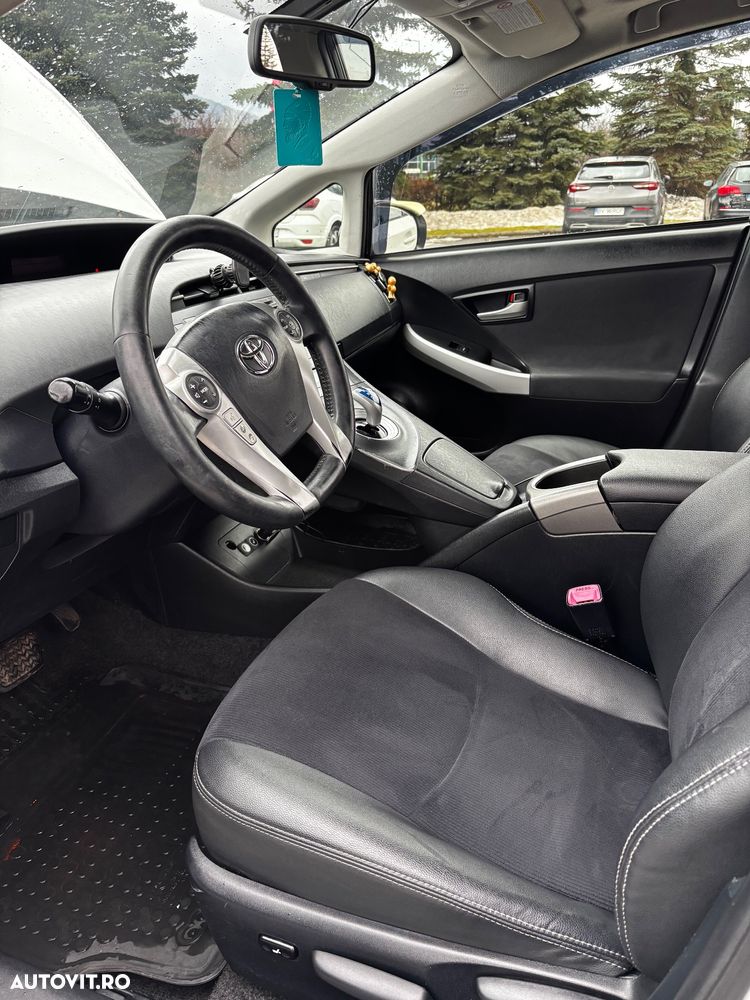 Toyota Prius (Hybrid) Sol - 10