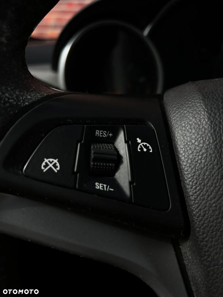 Chevrolet Cruze - 26