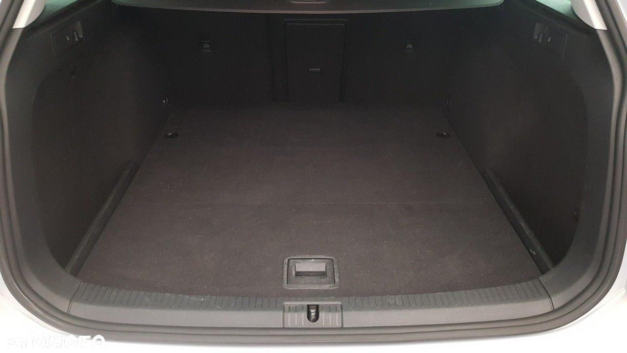 Volkswagen Golf - 22