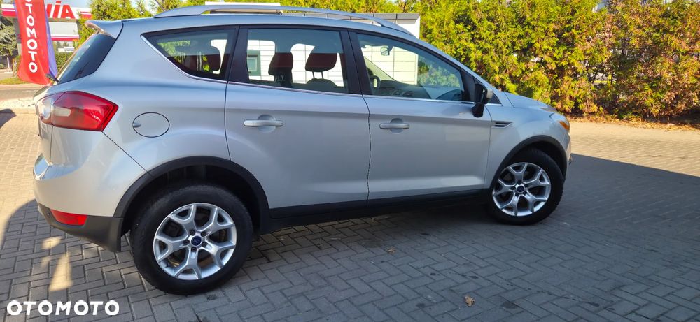 Ford Kuga 2.0 TDCi 2x4 Titanium - 16
