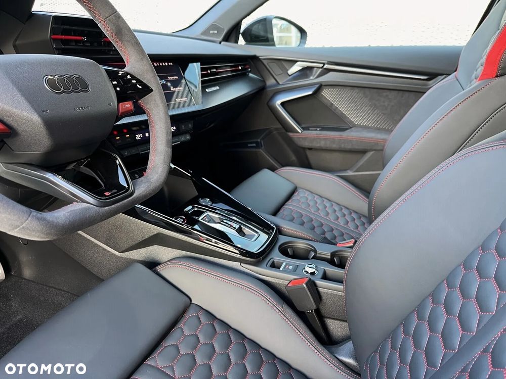 Audi RS3 Limousine - 12