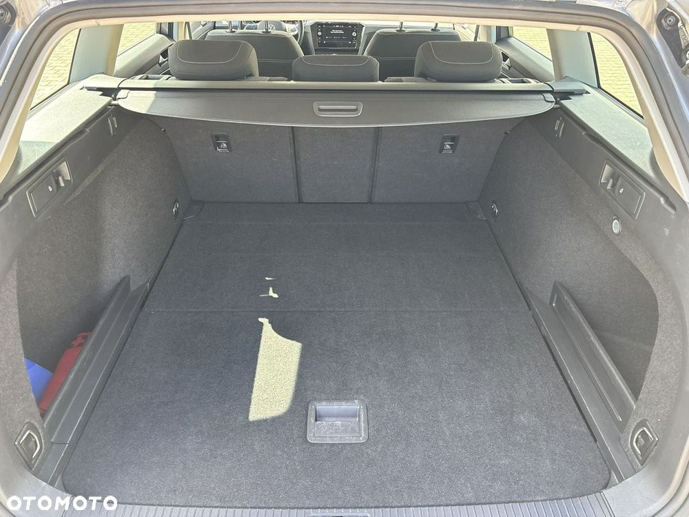 Volkswagen Passat - 14