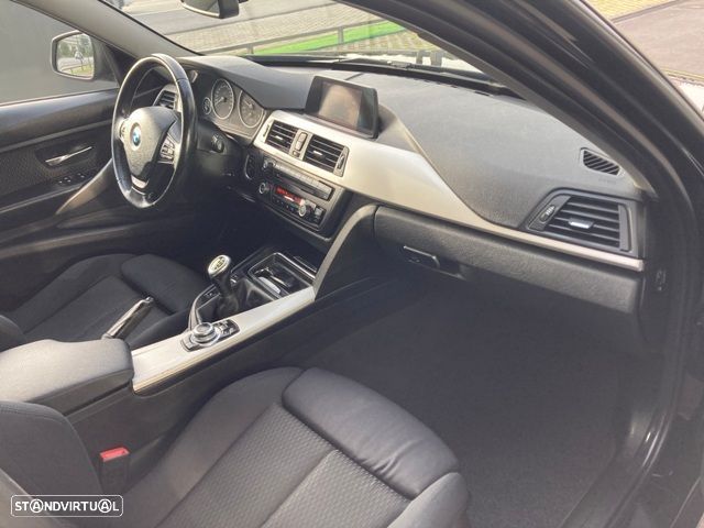 BMW 318 d Sport - 30