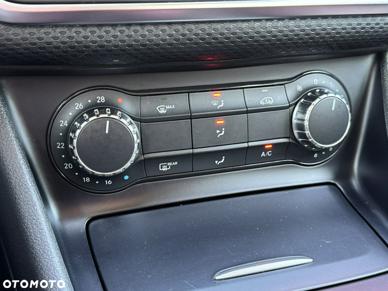 Mercedes-Benz Klasa A 180 (BlueEFFICIENCY) 7G-DCT Urban - 26