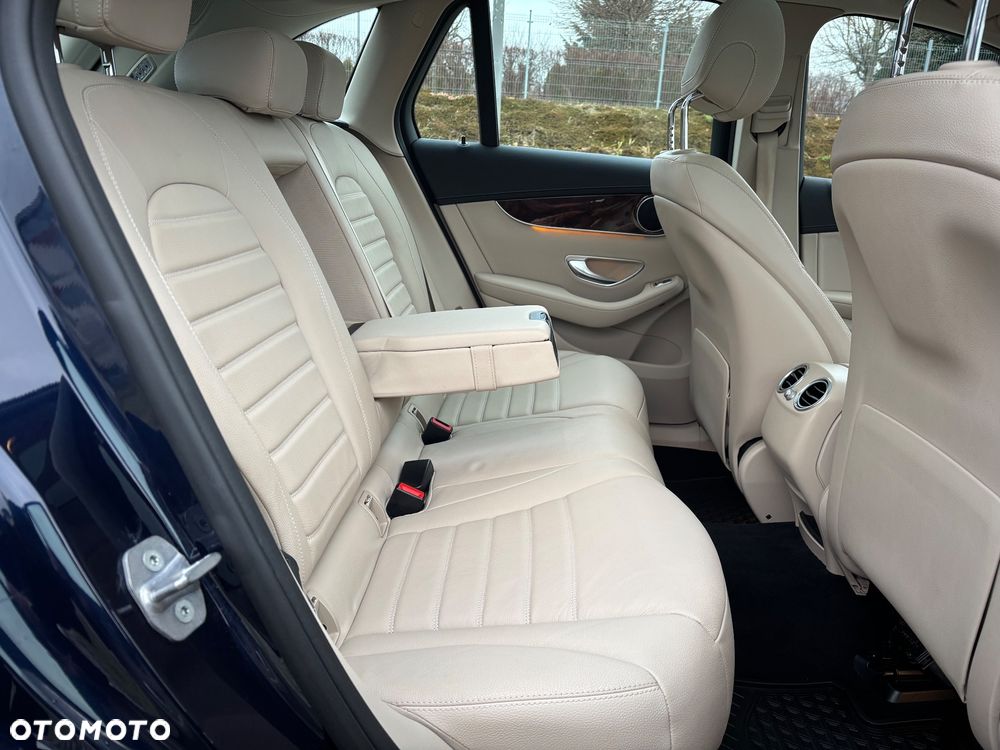 Mercedes-Benz GLC - 32