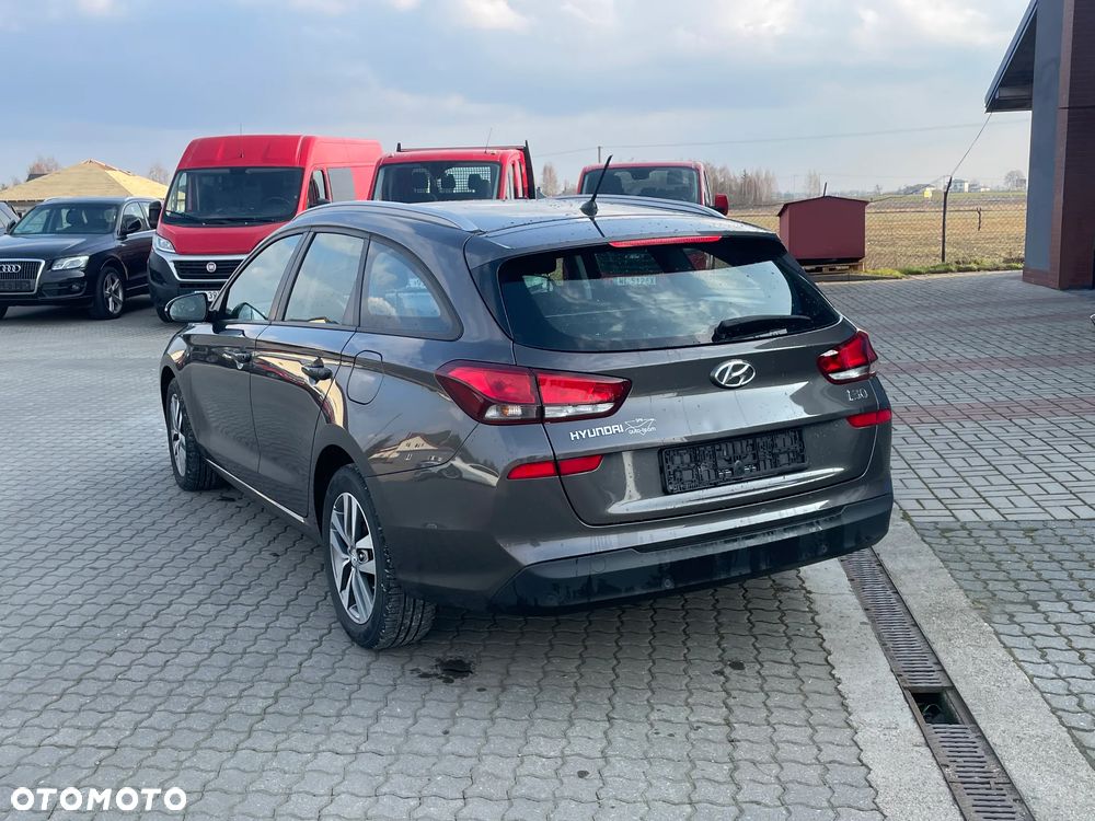 Hyundai i30 blue 1.6 CRDi Passion - 16
