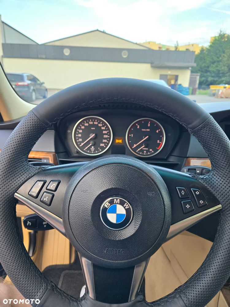 BMW Seria 5 525d - 12