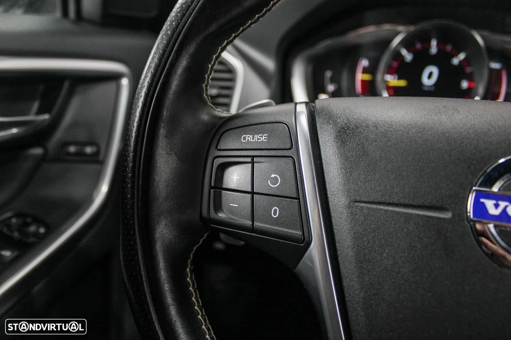 Volvo XC 60 2.0 D4 R-Design Geartronic - 41