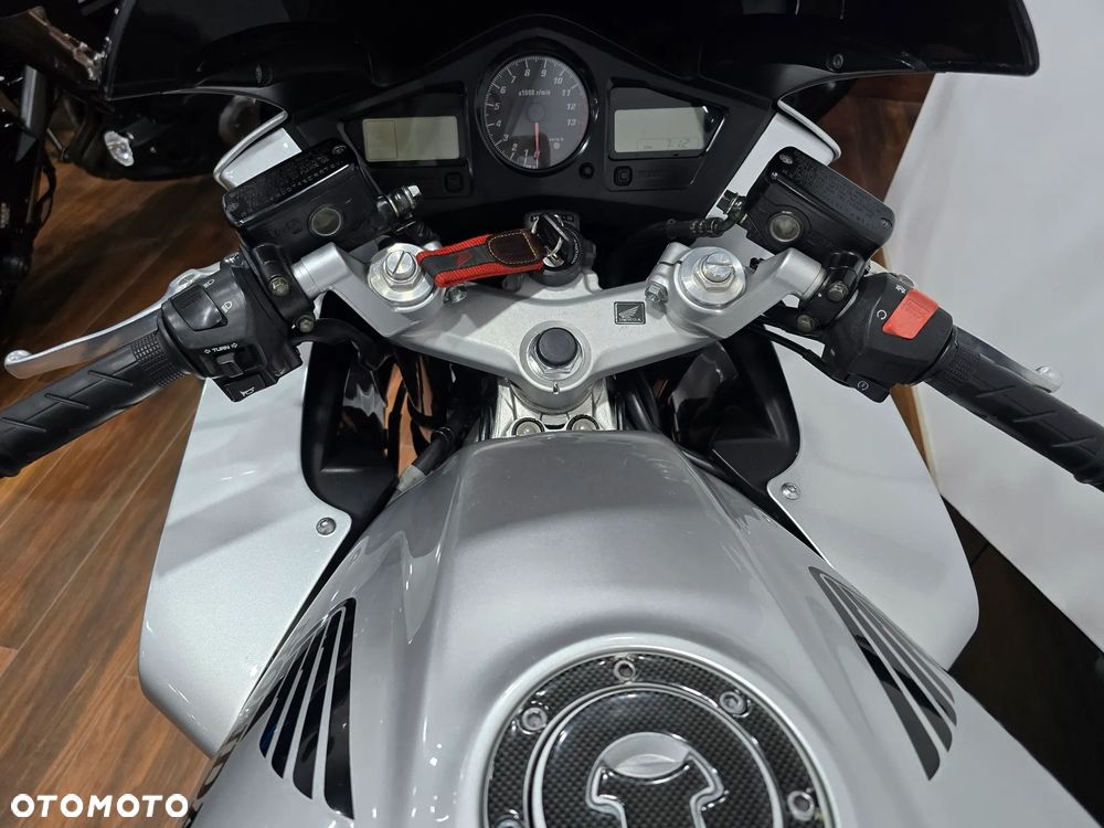 Honda VFR - 9
